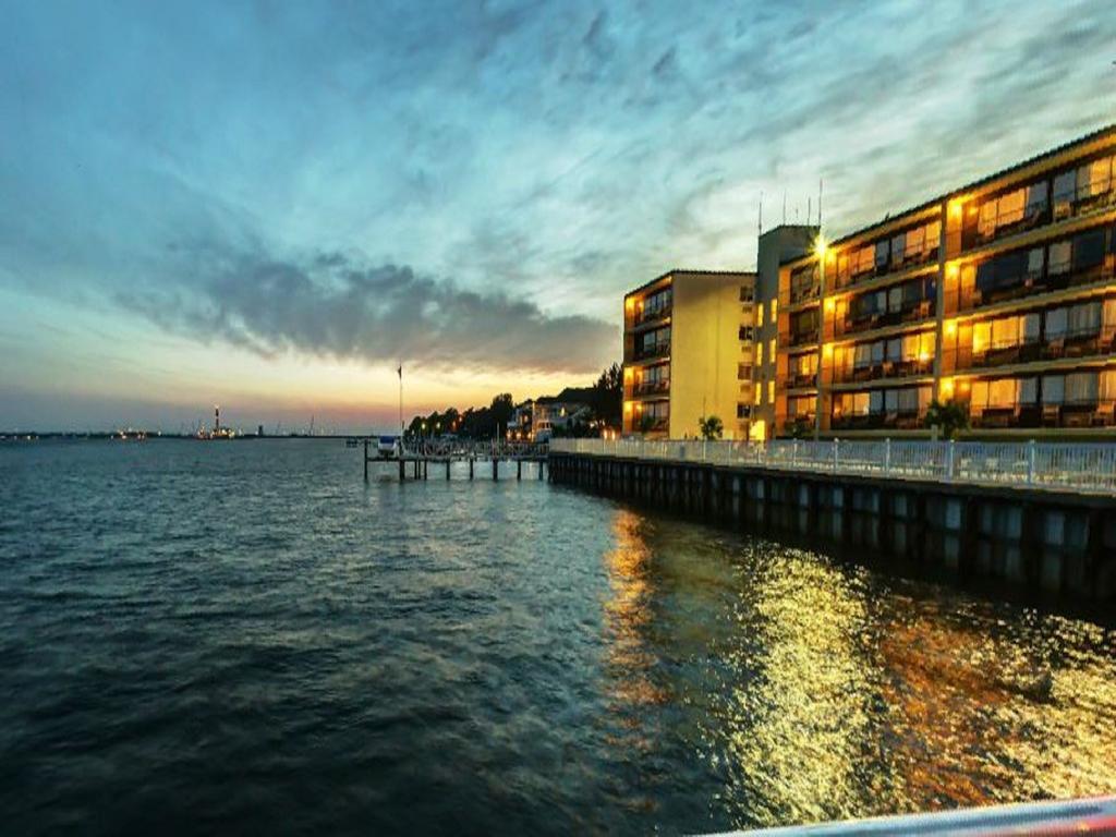 Pier 4 Hotel Somers Point Exterior foto